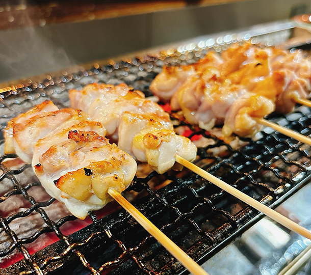 炭火焼き鳥メインのおしゃれな居酒屋